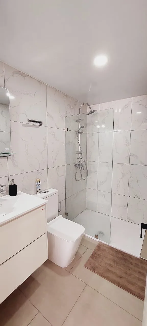 APARTAMENTO AMUEBLADO EN ALQUILER – EVARISTO MORALES, SANTO DOMINGO