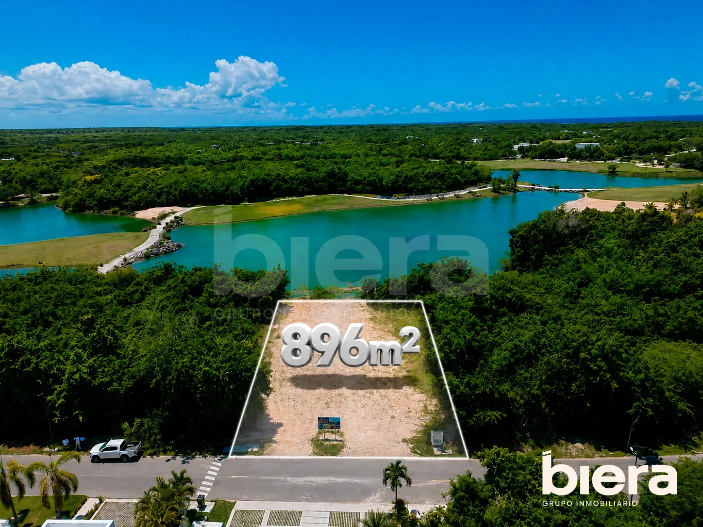 Terreno de 896 Metros con Vista al Lago y Campo de Golf