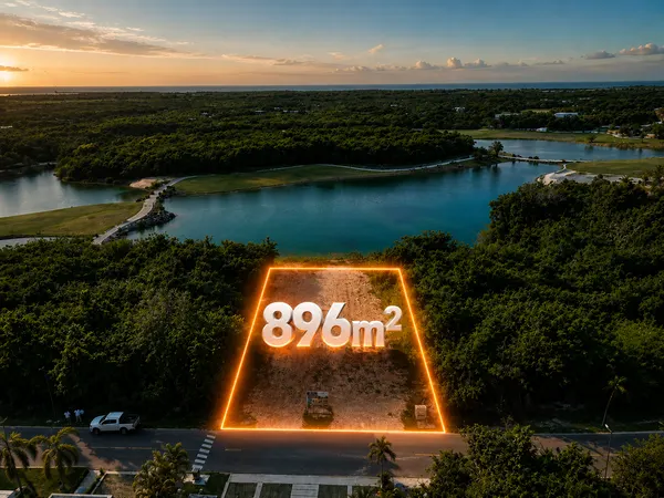 Terreno de 896 Metros con Vista al Lago y Campo de Golf - miniatura 3